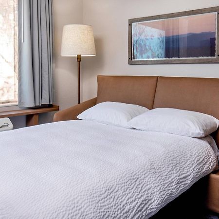 Fairfield Inn & Suites By Marriott Mcpherson Екстериор снимка