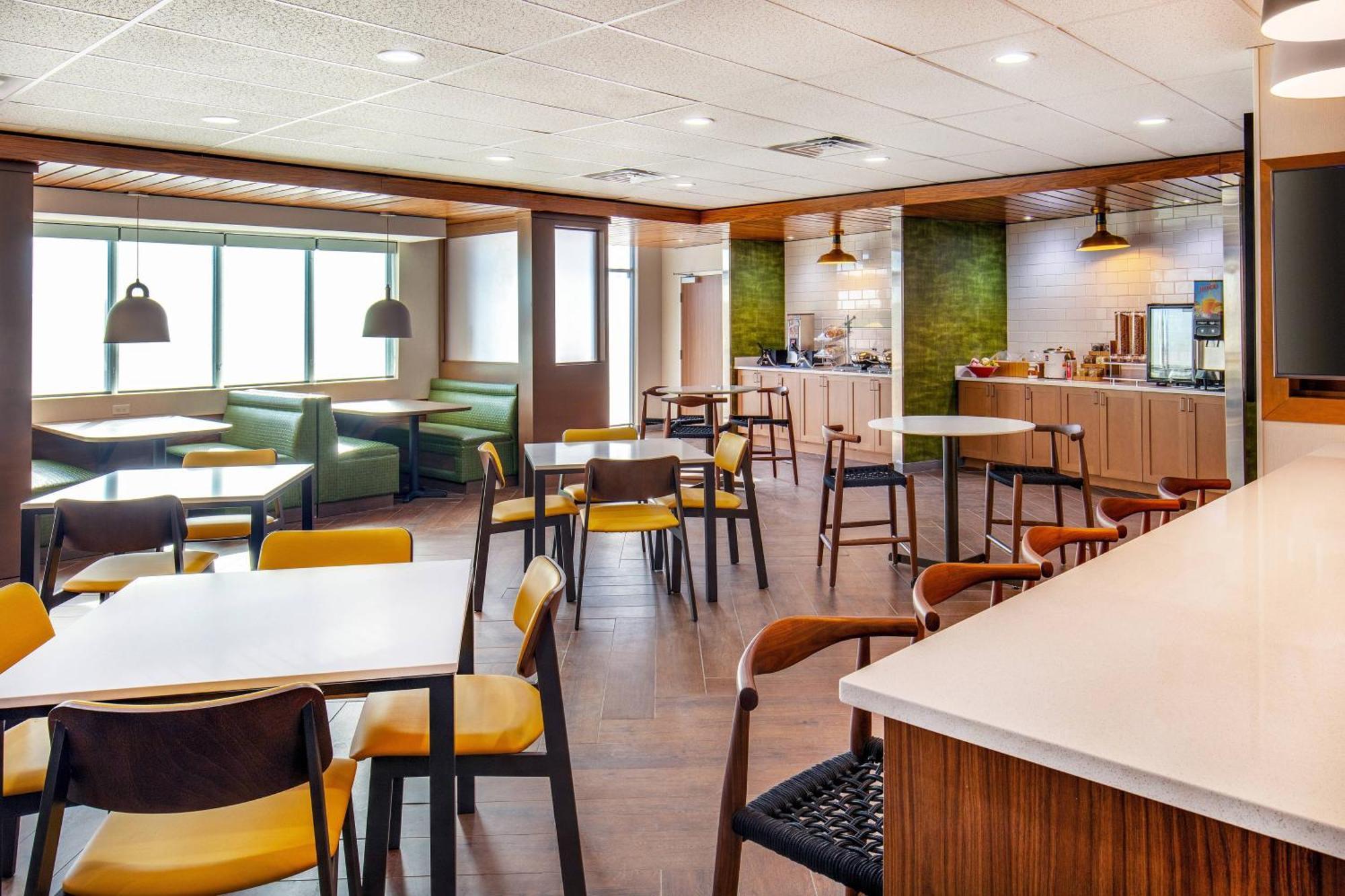 Fairfield Inn & Suites By Marriott Mcpherson Екстериор снимка