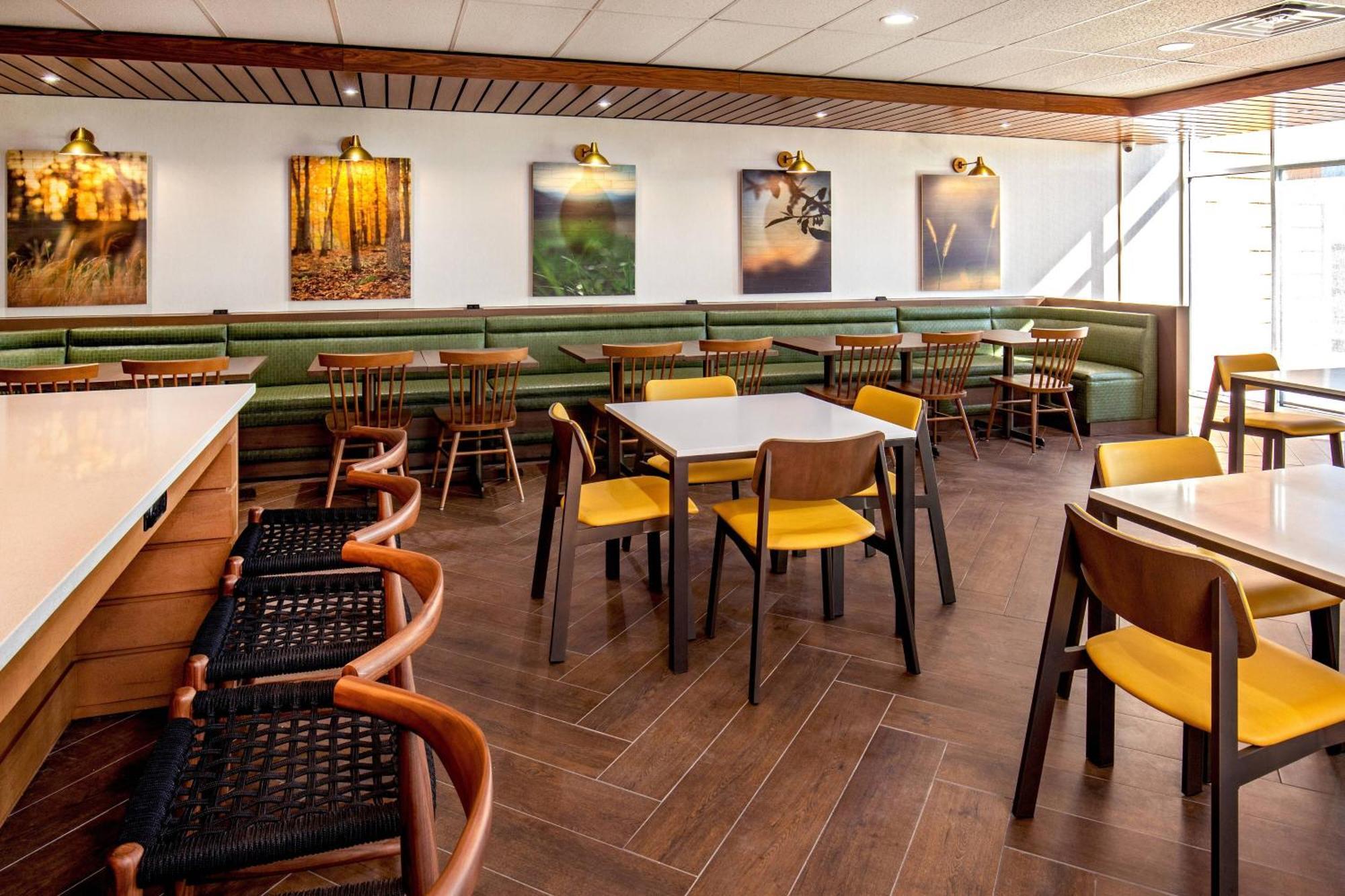 Fairfield Inn & Suites By Marriott Mcpherson Екстериор снимка
