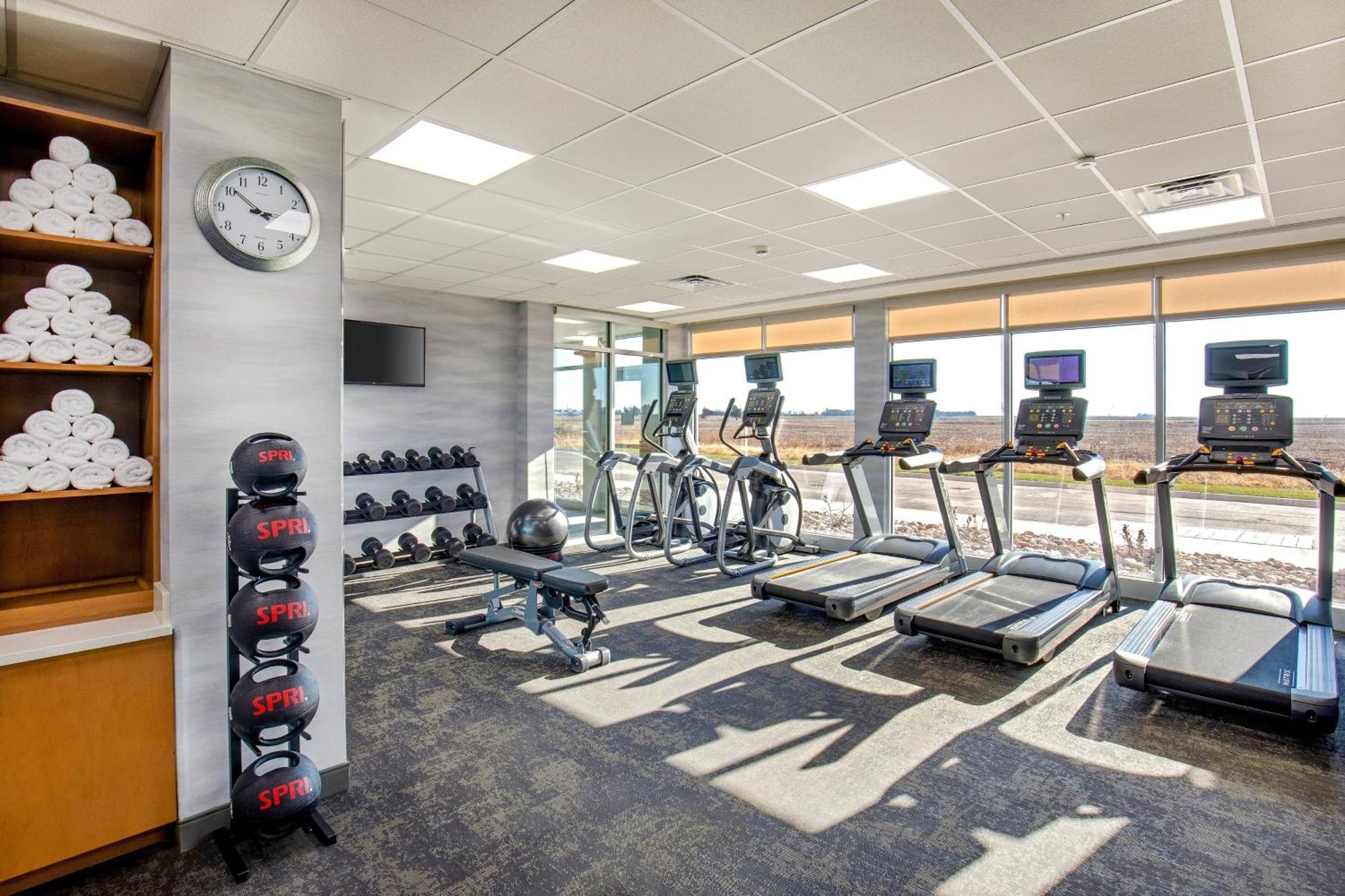 Fairfield Inn & Suites By Marriott Mcpherson Екстериор снимка