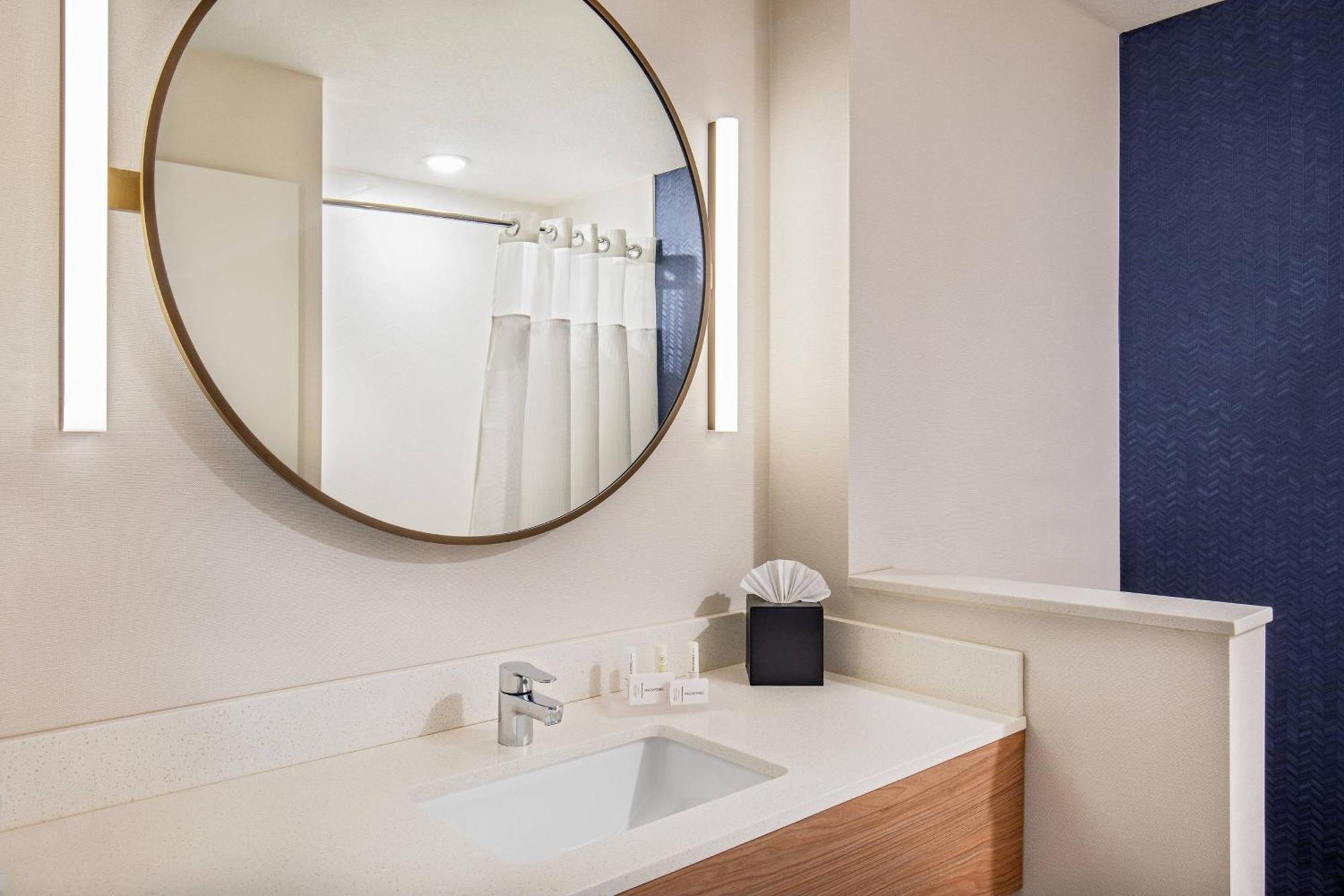 Fairfield Inn & Suites By Marriott Mcpherson Екстериор снимка