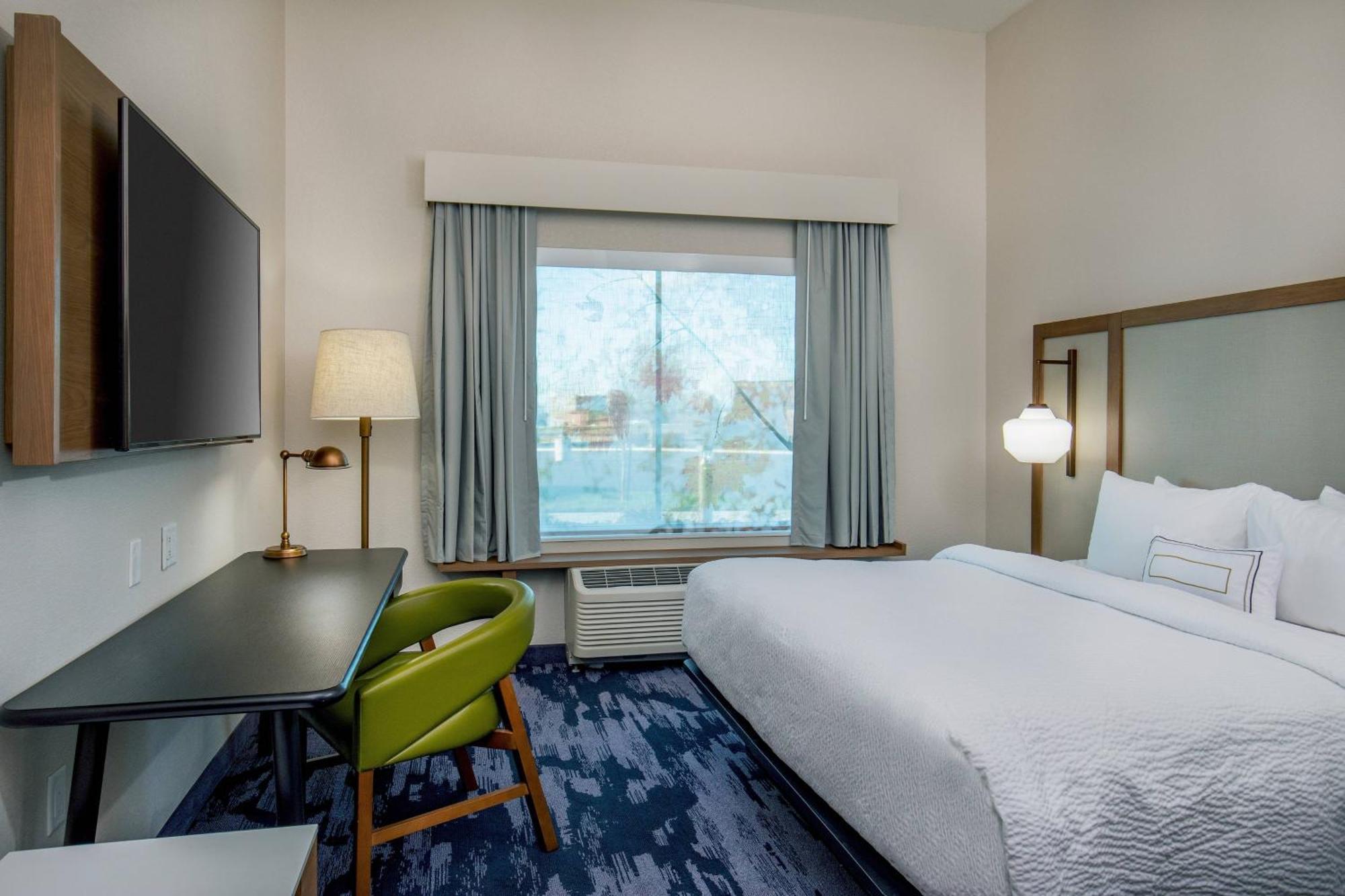 Fairfield Inn & Suites By Marriott Mcpherson Екстериор снимка