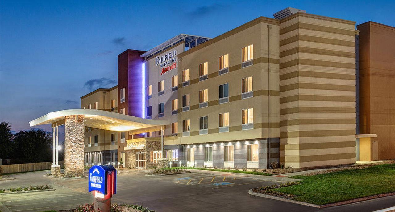Fairfield Inn & Suites By Marriott Mcpherson Екстериор снимка